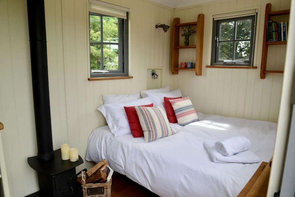 The Shepherd'S Hut @ Chichester Cottage Екстер'єр фото