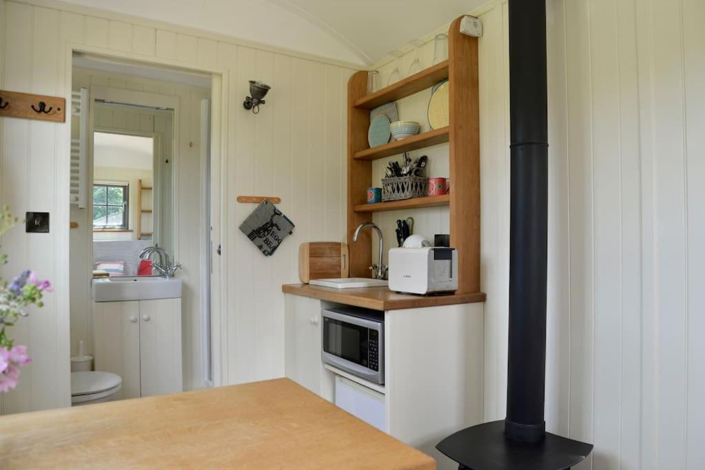 The Shepherd'S Hut @ Chichester Cottage Екстер'єр фото