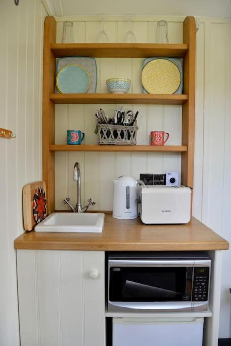 The Shepherd'S Hut @ Chichester Cottage Екстер'єр фото